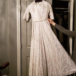 A lined wedding gown